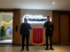 新思路裝飾怎么樣？業主送的錦旗就是答案！